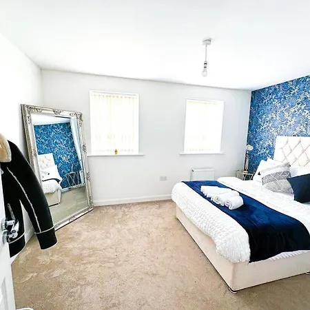 Apartment Family Home: Spacious 3br With Garden And Pet-friendly *