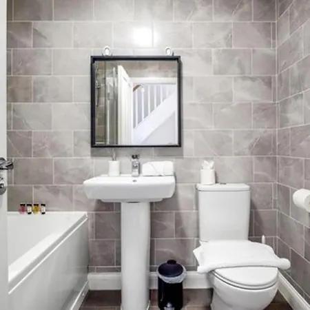 Apartment Family Home: Spacious 3br With Garden And Pet-friendly *