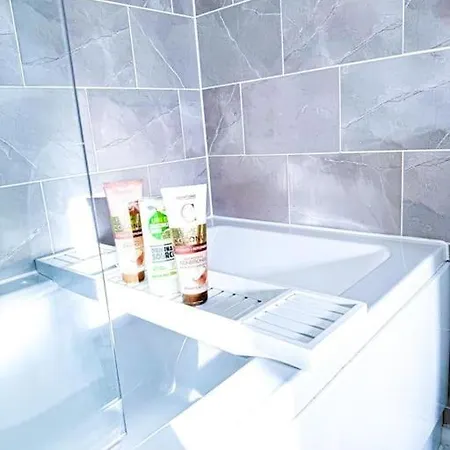 Family Home: Spacious 3br With Garden And Pet-friendly * Birmingham