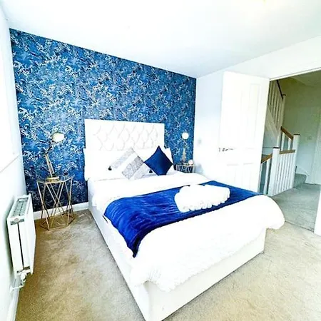 Family Home: Spacious 3br With Garden And Pet-friendly *