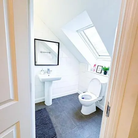Apartment Family Home: Spacious 3br With Garden And Pet-friendly