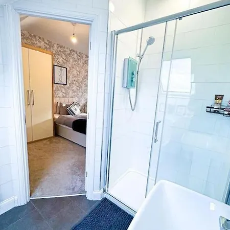 Family Home: Spacious 3br With Garden And Pet-friendly Apartment Birmingham