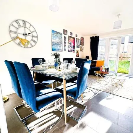 Family Home: Spacious 3br With Garden And Pet-friendly Apartment *